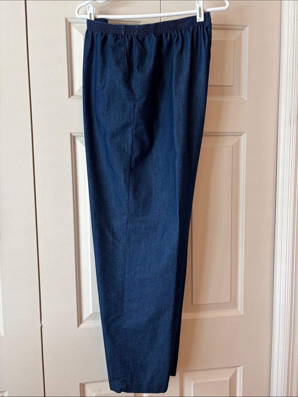 Alfred Dunner Women’s Relaxed Fit Elastic Waist Dark Blue Jeans